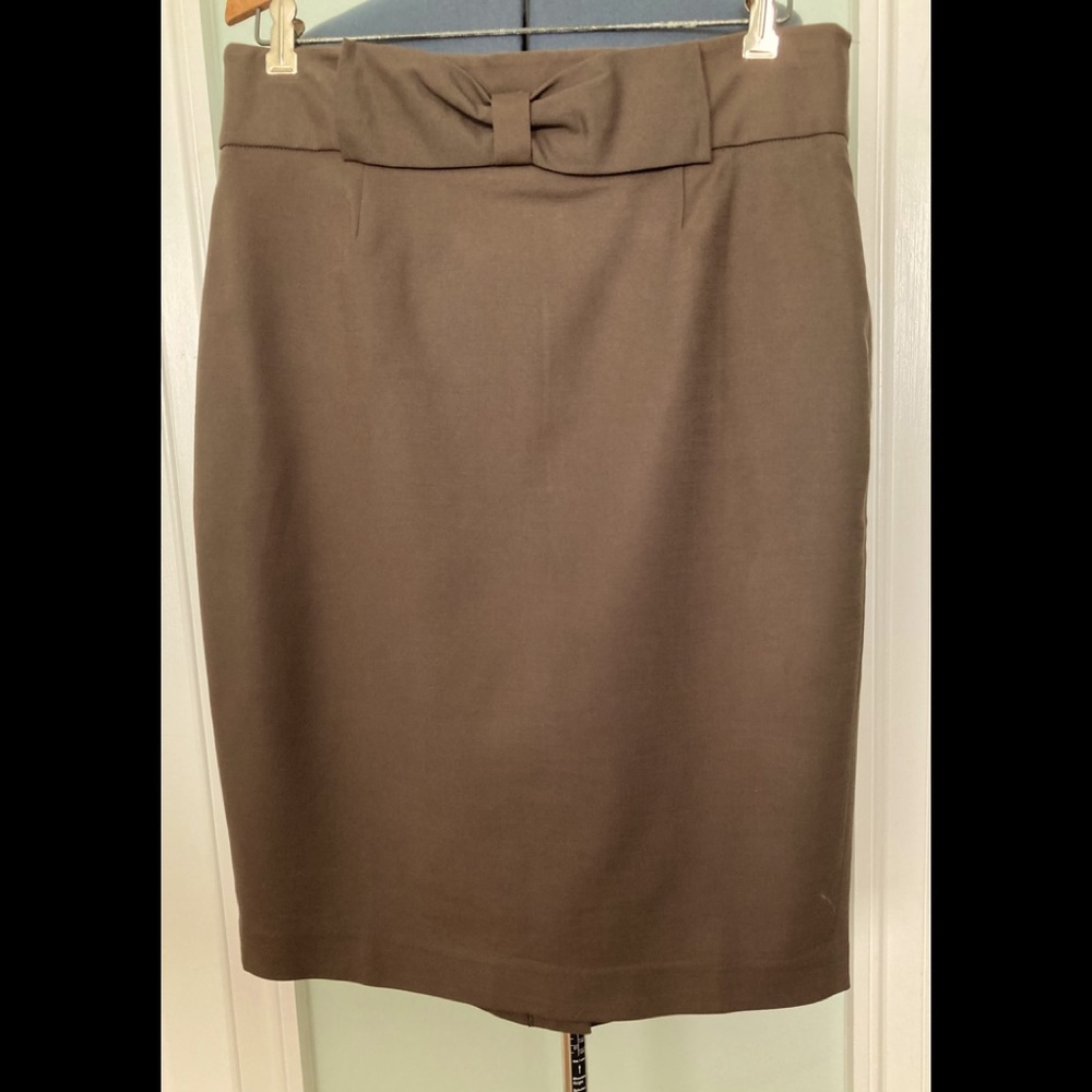 Pencil Skirt with Bow.       ADRIENNE VITTADINI